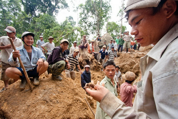 Trúng được một mẩu kỳ nam bằng một đốt tay ở khu vực núi Gộp Ngà