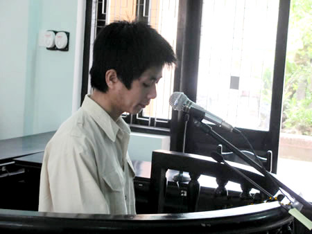 Vẻ mặt ân hận của Lê Văn Mạnh khi trả lời các câu hỏi của tòa