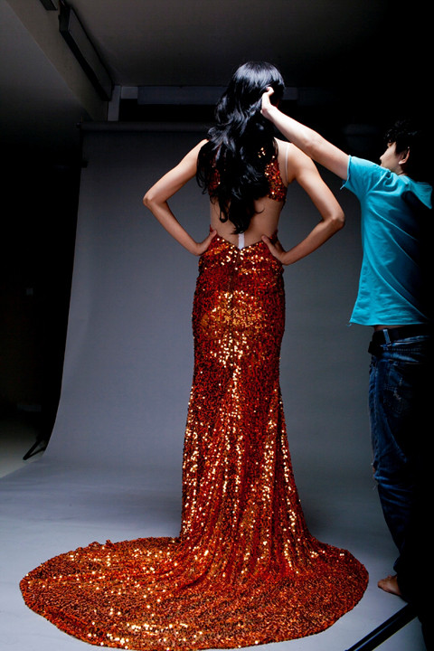 Ê-kíp chăm chút cho thí sinh