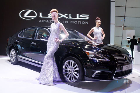 Lexus LS 460L có giá 5,6 tỉ đồng