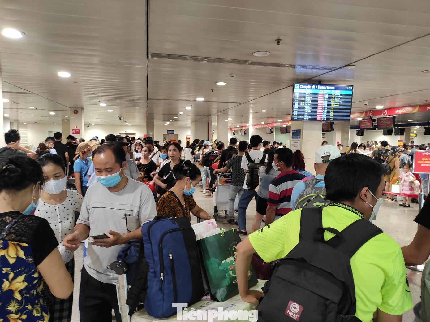 Trong ngày cuối của kỳ nghỉ lễ 2/9, theo kế hoạch, sân bay Tân Sơn Nhất khai thác tổng cộng 747 chuyến bay, trong đó có 372 chuyến bay đi và 375 chuyến bay đến.