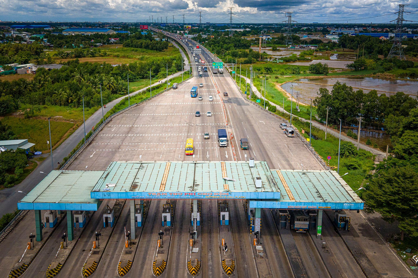 Phương tiện đông đúc trên cao tốc TPHCM - Trung Lương (hướng các tỉnh thành miền Tây đi TPHCM).