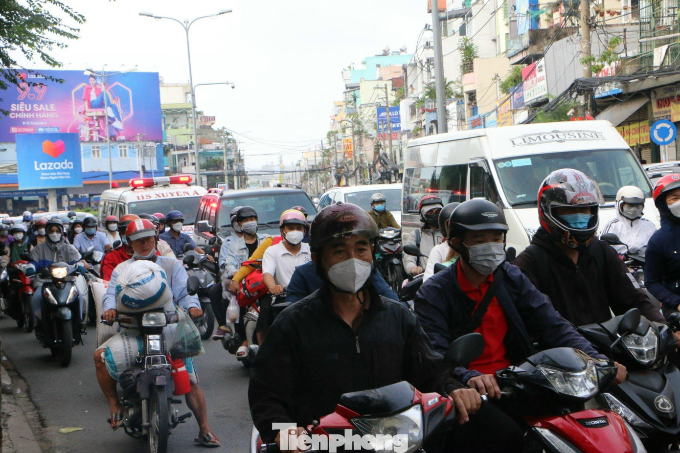 Các cửa ngõ và một số tuyến đường vào khu vực trung tâm TPHCM luôn trong tình trạng đông đúc. Trong ảnh, đường Lý Thường Kiệt đoạn gần ngã tư Bảy Hiền ùn ứ vào giờ cao điểm sáng 5/9.