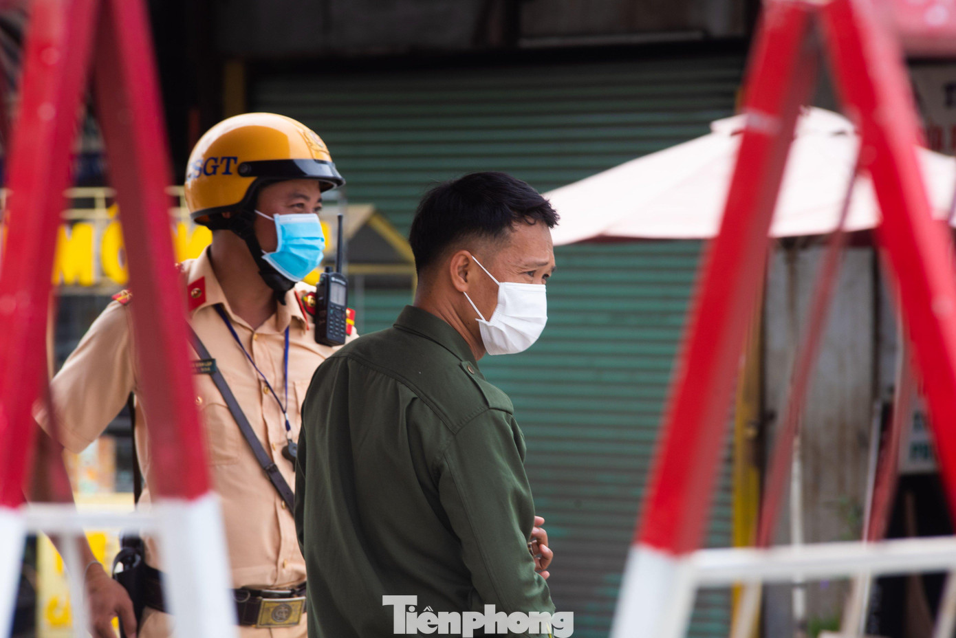 Đến đầu giờ chiều 8/9, lực lượng chức năng tiếp tục túc trực bảo vệ hiện trường vụ việc.