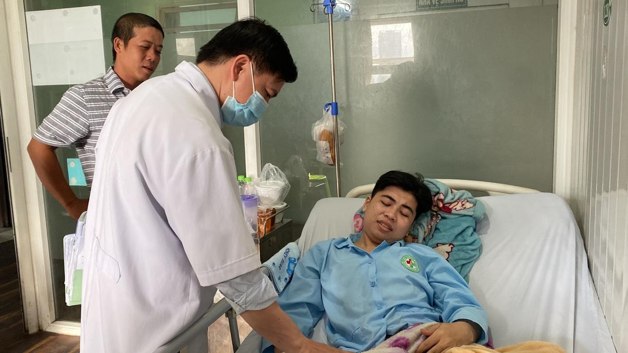 Sau khi được phẫu thuật ở chân, hiện tại sức khỏe của Phúc đã ổn định. Sau khi được phẫu thuật ở chân, hiện tại sức khỏe của Phúc đã ổn định.