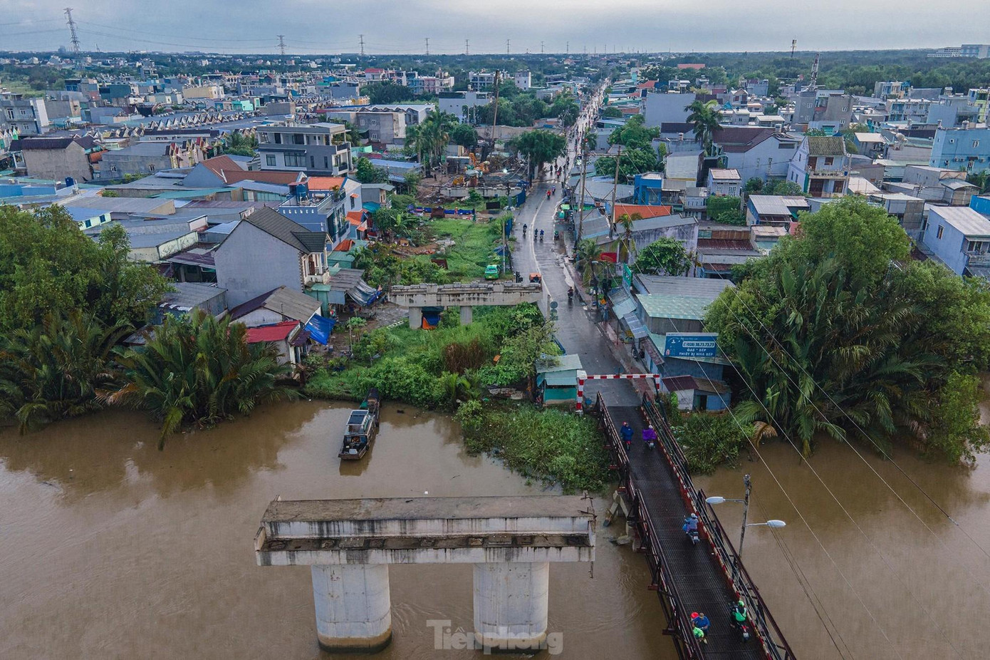 Dự án xây dựng cầu Long Kiểng mới ở huyện Nhà Bè bị "treo" suốt cả thập kỷ vì vướng đền bù, GPMB. Ảnh: Phạm Nguyễn Dự án xây dựng cầu Long Kiểng mới ở huyện Nhà Bè bị "treo" suốt cả thập kỷ vì vướng đền bù, GPMB. Ảnh: Phạm Nguyễn