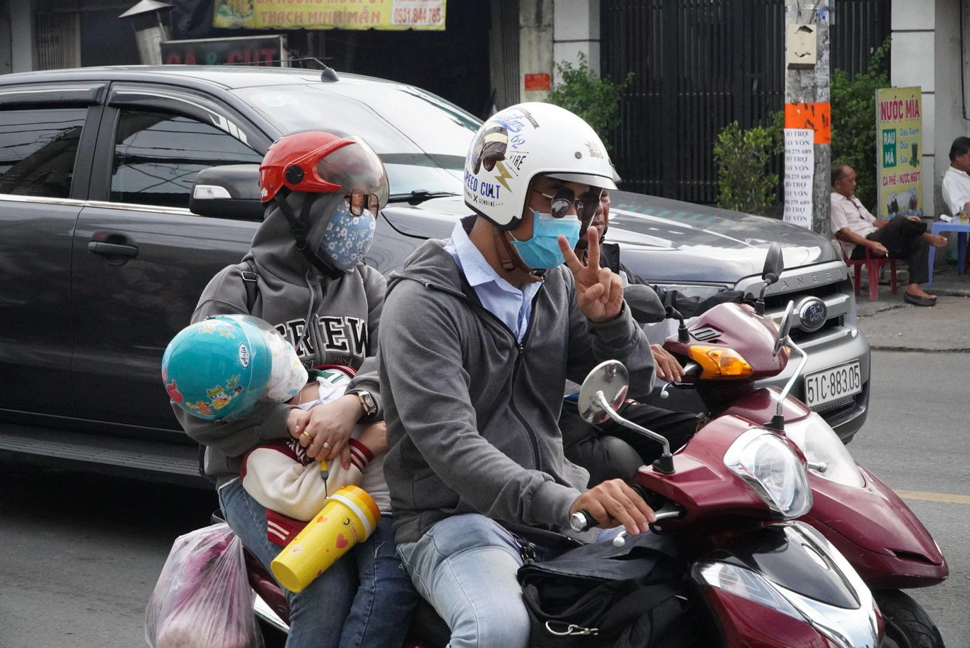 Nhiều trẻ tỏ ra khá mệt mỏi khi theo cha mẹ quay trở lại thành phố sau kỳ nghỉ lễ.