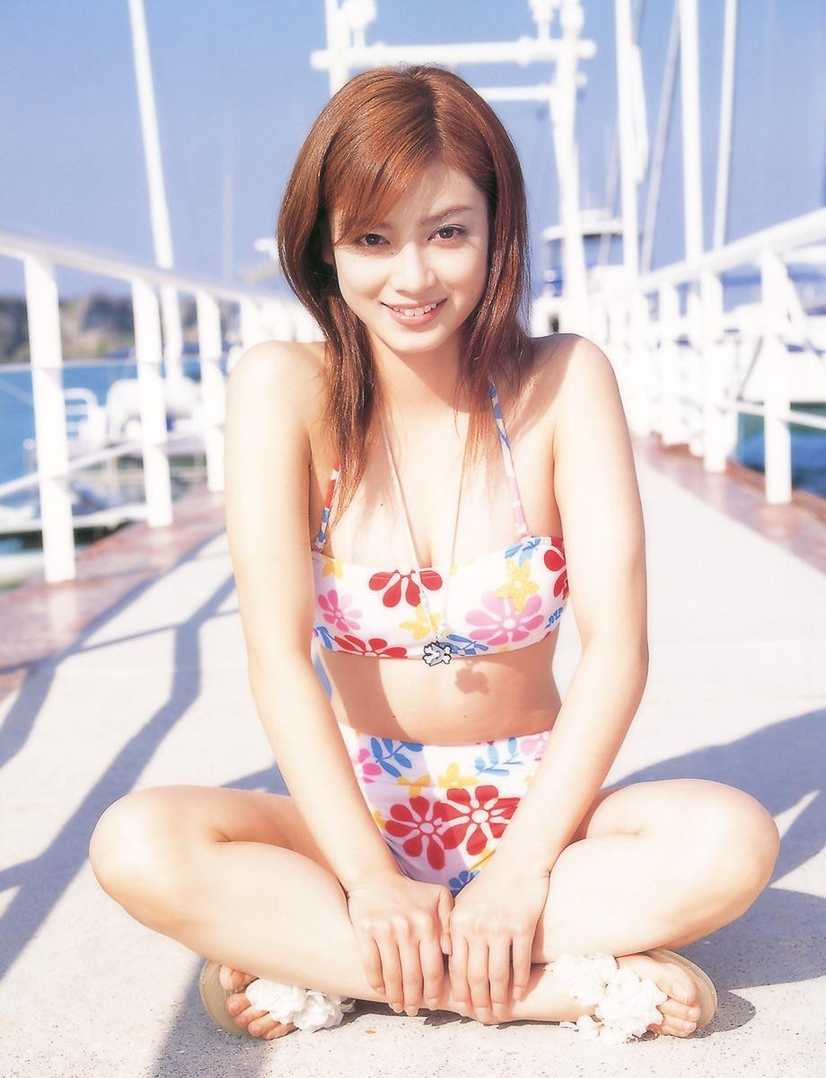 Airi Taira sinh năm 1984, là nữ diễn viên nổi tiếng Nhật Bản. Cô được đánh giá là một trong những nàng Wags gợi cảm nhất xứ sở hoa anh đào. Thời còn con gái, cô sở hữu số đo ba vòng đáng ngưỡng mộ 86-56-86 cm dù chỉ cao 1,52 m. Hiện tại, qua ba lần sinh nở, cô vẫn giữ được ngoại hình trẻ trung hơn tuổi. Ảnh: IG.