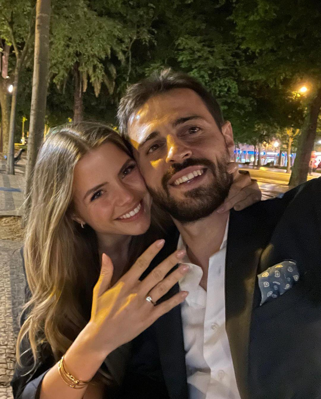 Bernardo Silva cầu hôn bạn gái siêu mẫu Ines Degener Tomaz vào tháng 5 sau hai năm bên nhau. Hai người xác nhận mối quan hệ vào tháng 4/2020. Ảnh: IG.