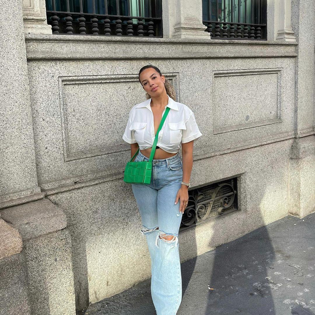 Jaimy Kenswiel sinh năm 1996, bằng tuổi bạn trai hậu vệ Inter Milan. Không có nhiều thông tin về Jaimy. Năm 2020, cô khoe ảnh mang bầu trên trang Instagram cá nhân. Ảnh: IG.