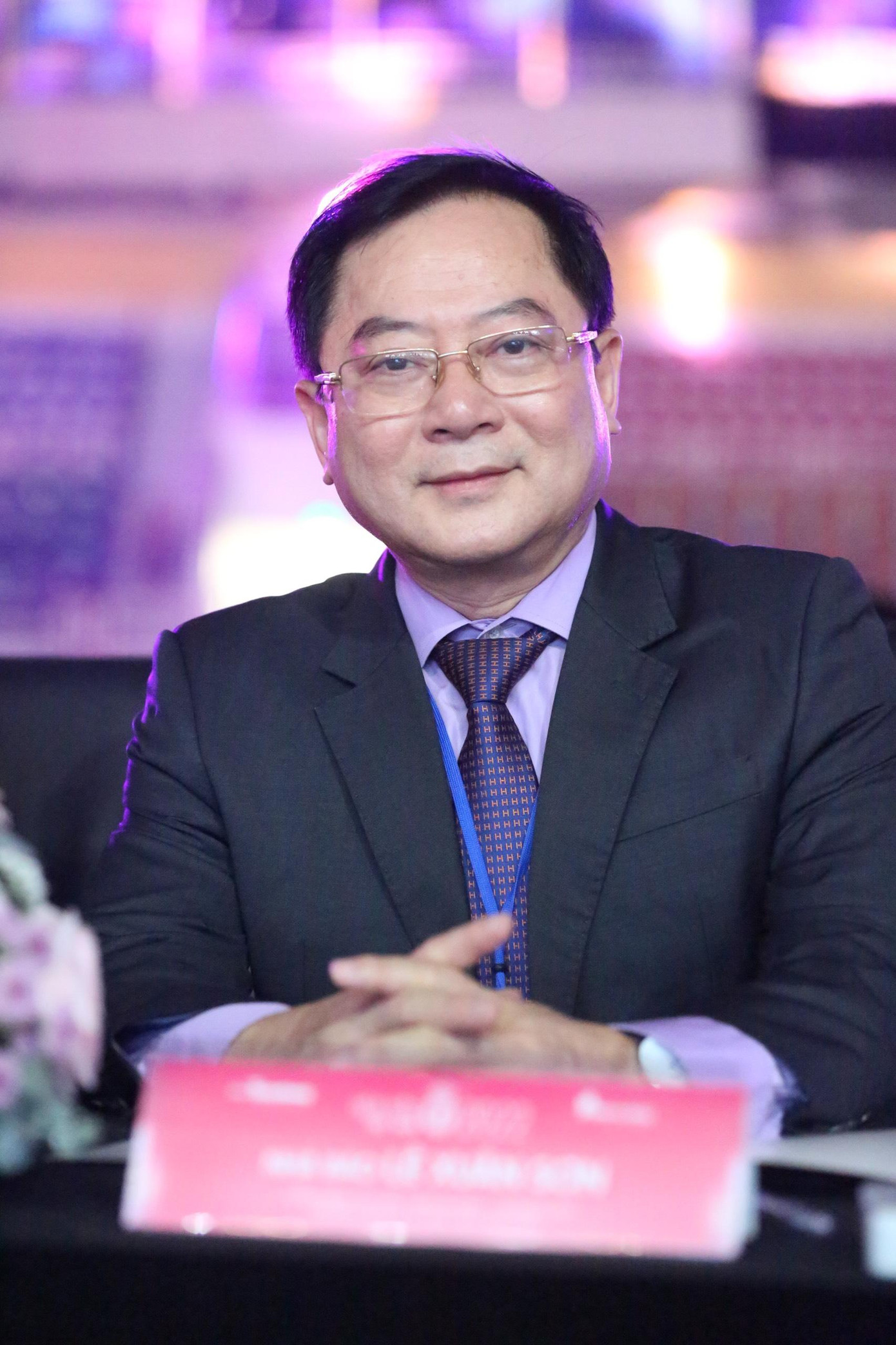 Nhà báo Lê Xuân Sơn, Tổng biên tập báo Tiền Phong, trưởng ban giám khảo kiêm ban tổ chức HHVN 2022. Nhà báo Lê Xuân Sơn, Tổng biên tập báo Tiền Phong, trưởng ban giám khảo kiêm ban tổ chức HHVN 2022.