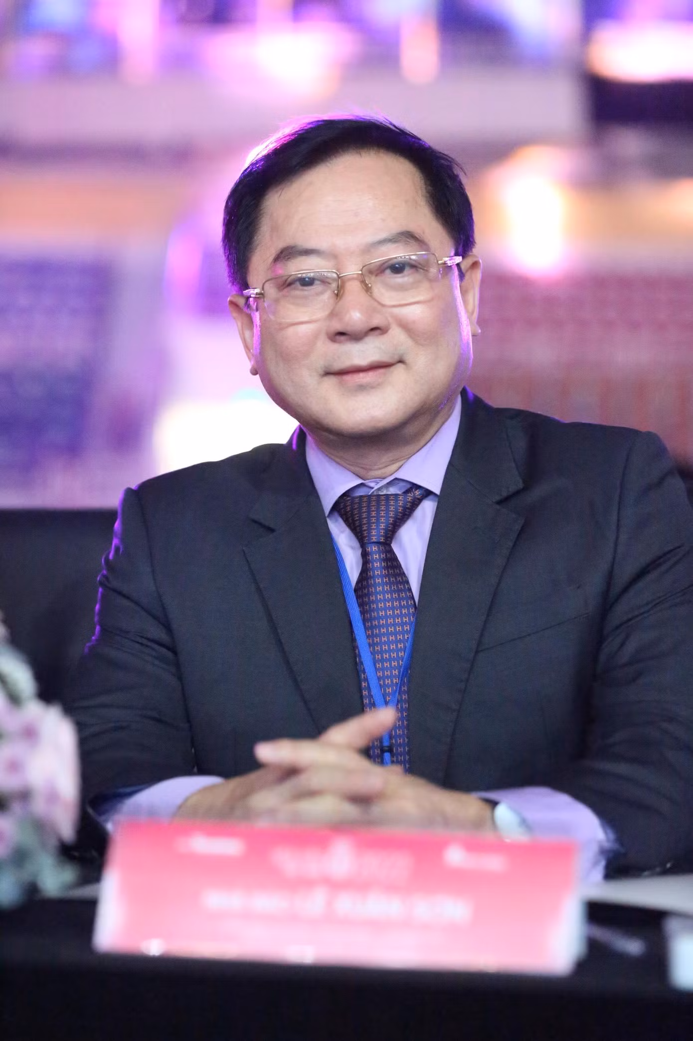 Nhà báo Lê Xuân Sơn, Tổng biên tập báo Tiền Phong, trưởng ban giám khảo kiêm ban tổ chức HHVN 2022. Nhà báo Lê Xuân Sơn, Tổng biên tập báo Tiền Phong, trưởng ban giám khảo kiêm ban tổ chức HHVN 2022.