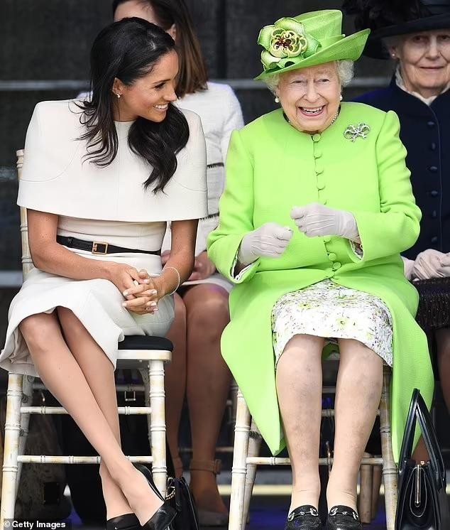 Nữ hoàng lo lắng Harry quá yêu Meghan. Ảnh: Getty Images.
