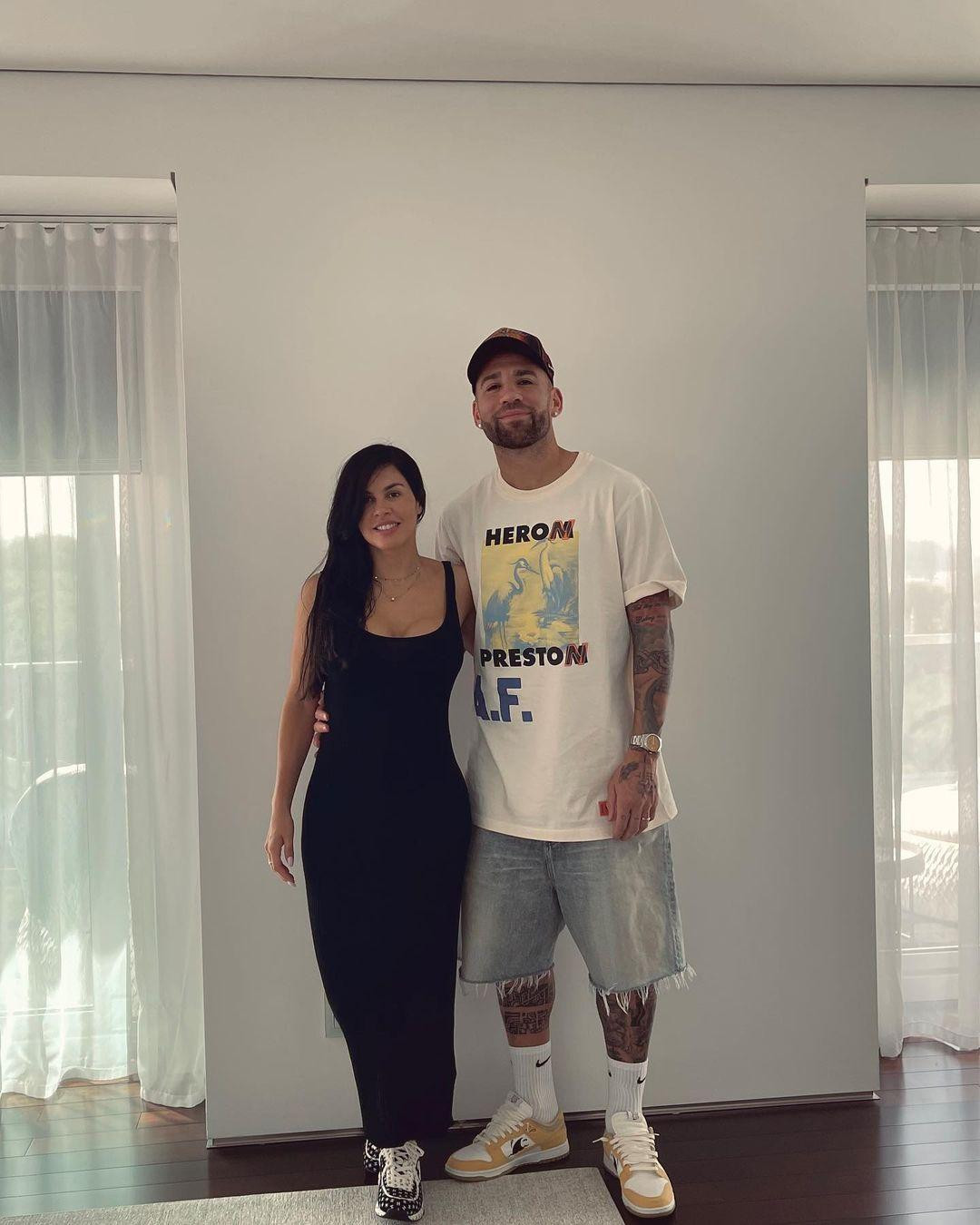 Nicolas Otamendi yêu bà xã Celeste Rey từ khi cả hai còn ở độ tuổi thiếu niên. Không rõ thời điểm hai người kết hôn. Hai người có với nhau 2 con, một gái và một trai. Ảnh: IG.