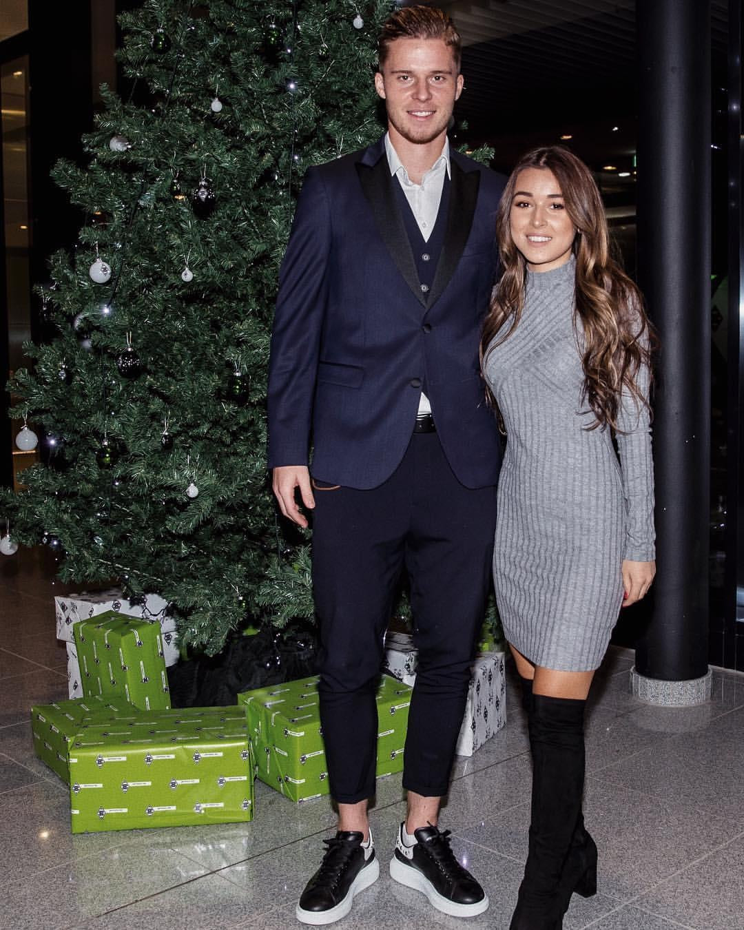 Alexandra Alexandra sinh năm 1996, bằng tuổi bạn trai, tại Thụy Sĩ. Ảnh: IG.