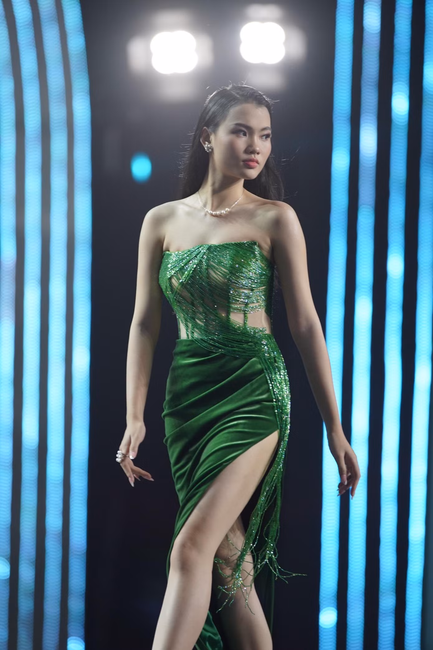 Các cô gái dần hoàn thiện kỹ năng catwalk. Các cô gái dần hoàn thiện kỹ năng catwalk.