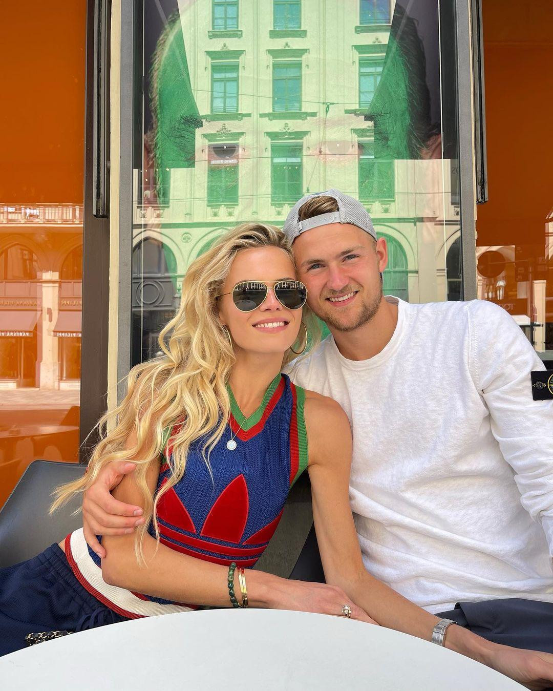 Matthijs de Ligt bắt đầu hẹn hò với người đẹp AnneKee Molenaar từ năm 2018 sau khi kết thúc mối tình thời niên thiếu kéo dài gần 5 năm với Annick Diekman. Hai người công khai mối quan hệ tại lễ trao giải Golden Boy cuối năm đó. Ảnh: IG.