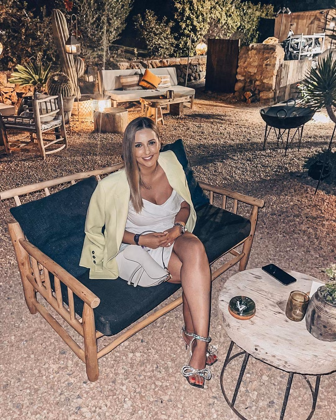 Debora Lourenco (SN 1991) có gương mặt ưa nhìn và thân hình đẫy đà. Trên Instagram, cô giới thiệu bản thân là mẹ của ba con. Ảnh: IG.