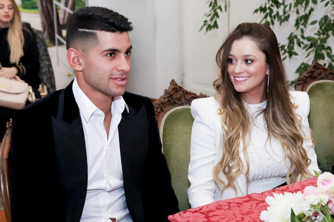 Karen Cavaller (SN 1999) sinh ra tại Argentina. Cô làm về lĩnh vực nhân sự tại công ty ở Italy khi Romero chơi cho câu lạc bộ Atalanta. Cavaller rất kín tiếng về đời tư. Trang Instagram cá nhân của cô để ở chế độ riêng tư. Ảnh: IG.