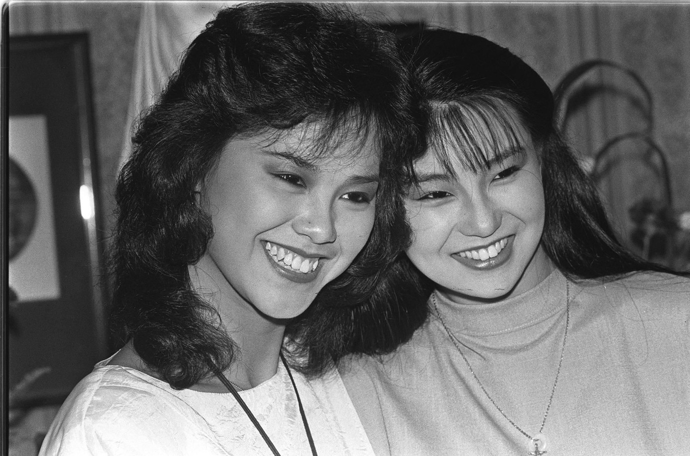 Dương Tuyết Nghi và Trương Mạn Ngọc là Hoa hậu và Á hậu Hong Kong 1983. Ảnh: Sunny Lee. Dương Tuyết Nghi và Trương Mạn Ngọc là Hoa hậu và Á hậu Hong Kong 1983. Ảnh: Sunny Lee.