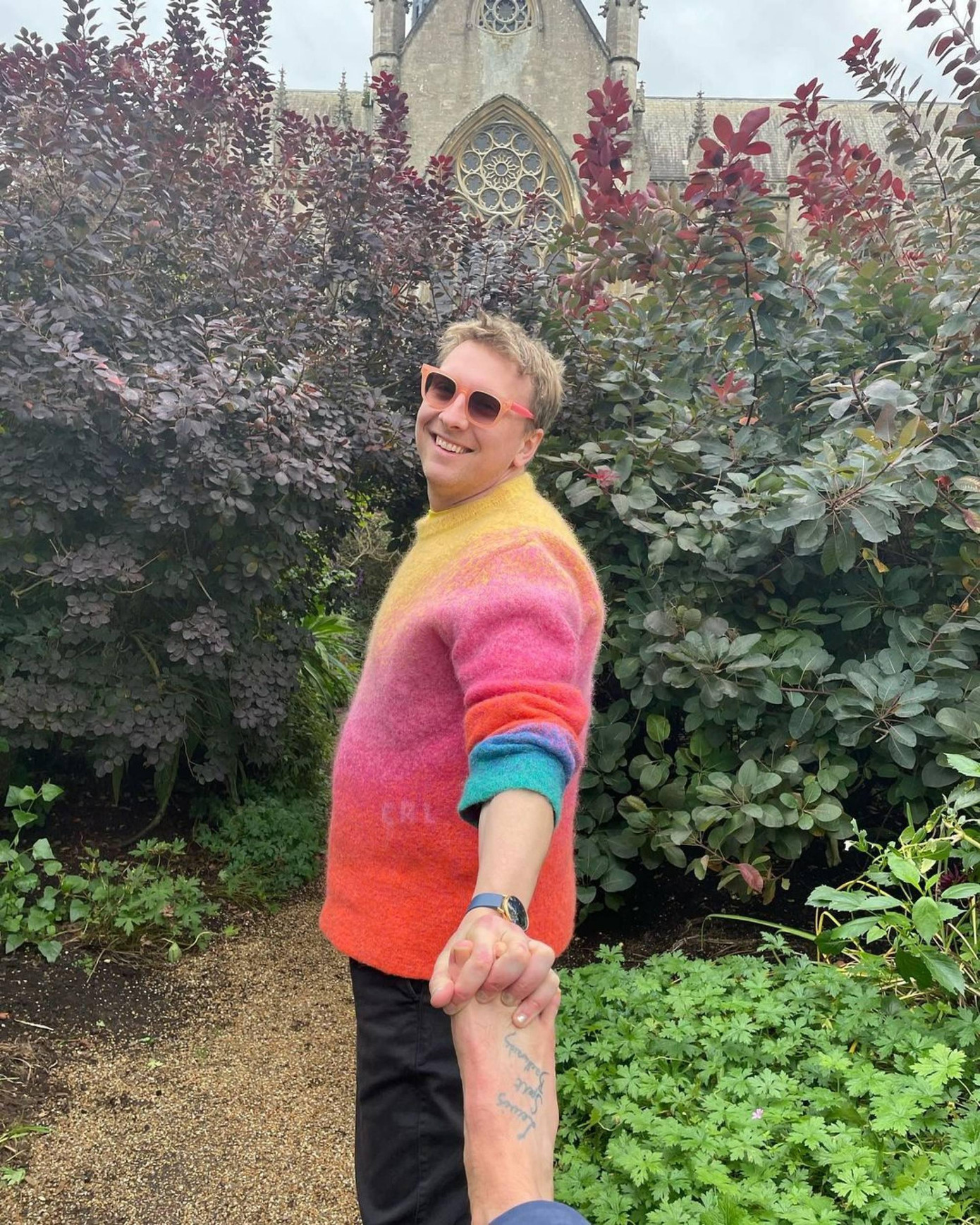 Joe Lycett thách thức Beckham bỏ hợp đồng 12 triệu USD. Ảnh: Instagram.