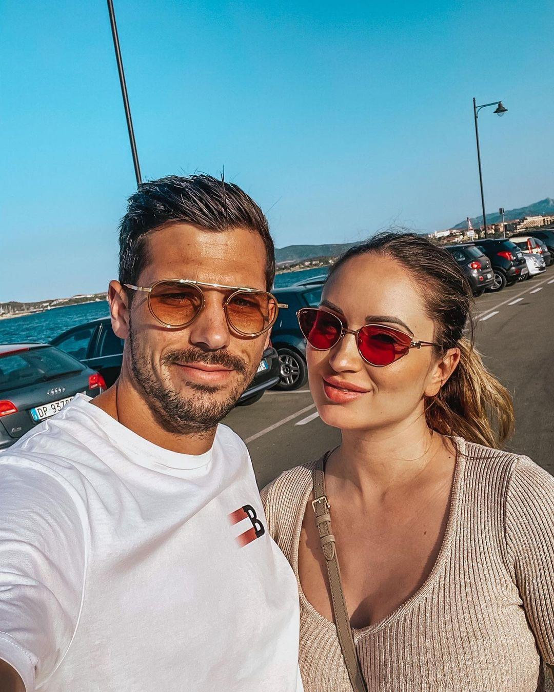 Remo Freuler và bà xã Kristina kết hôn mùa hè 2019. Hai người có một con chung. Ảnh: IG.