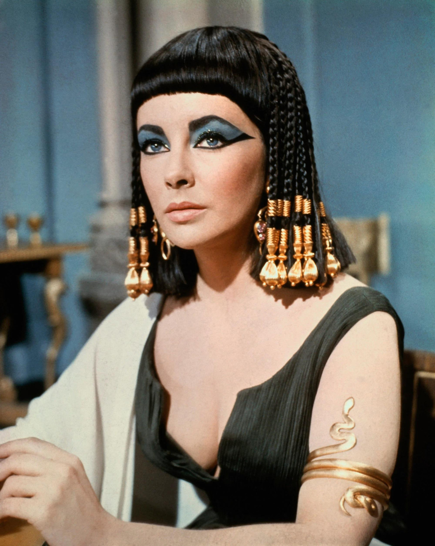 Cleopatra VII nhiều tài sản nhưng nợ cũng nhiều. Ảnh: Corbis.