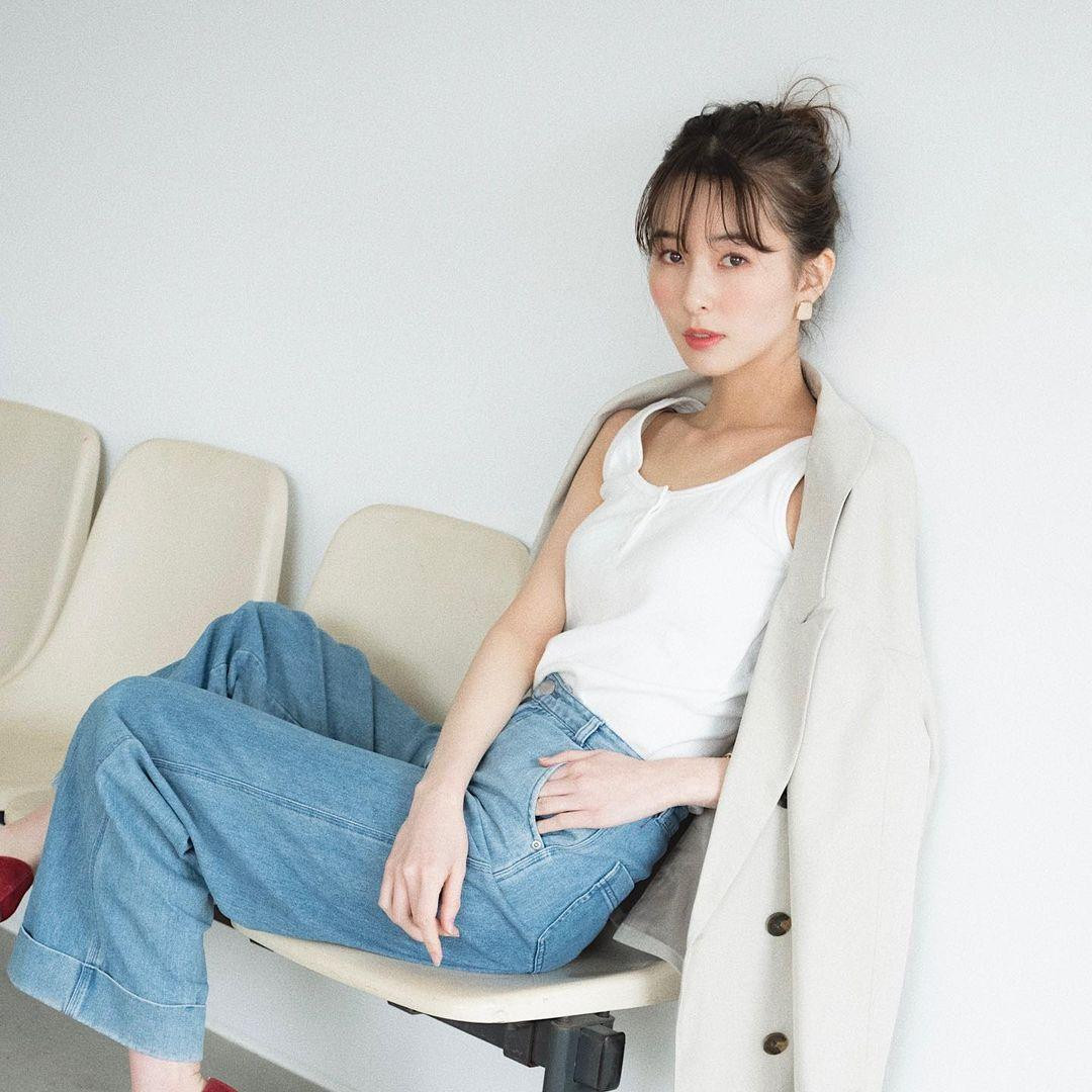 Thông tin về Reina Fujisaka không có nhiều. Cô sinh ra tại Osaka, Nhật Bản, làm nghề người mẫu. Fujisaka sở hữu khuôn mặt thanh tú, thân hình mảnh mai cùng phong cách thời trang hiện đại, trang nhã. Ảnh: IG.