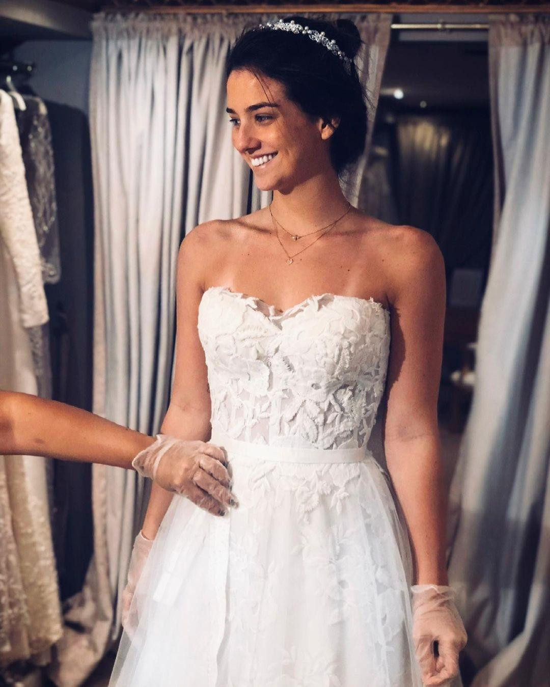 Maria Eduarda Fournier sinh năm 1993, hơn chồng 4 tuổi. Trước khi kết hôn, mỹ nhân Brazil là vận động viên quần vợt. Sau đó, cô chấp nhận lui về làm nội trợ để chồng an tâm theo đuổi sự nghiệp trên sân cỏ. Ảnh: IG.