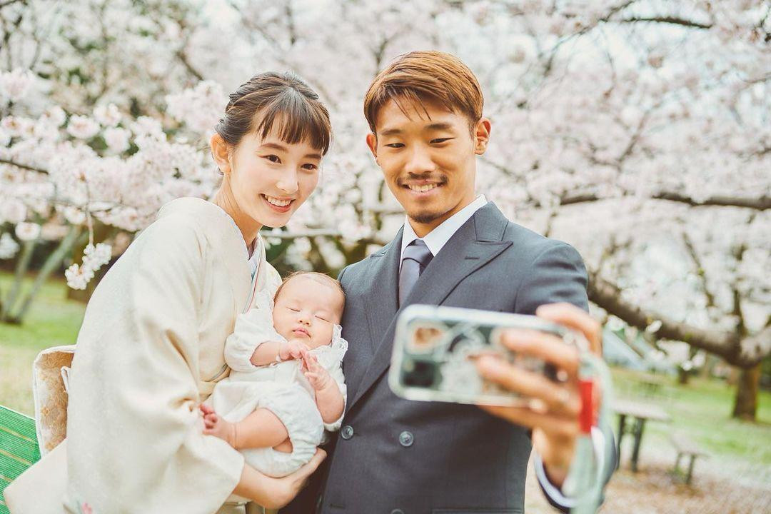 Hidemasa Morita đang trong mối quan hệ với Reina Fujisaka. Theo bài đăng trên Instagram của Reina Fujisaka, họ kết hôn vào đầu tháng 2/2020. Họ vừa chào đón con gái đầu lòng trong năm nay. Ảnh: IG.