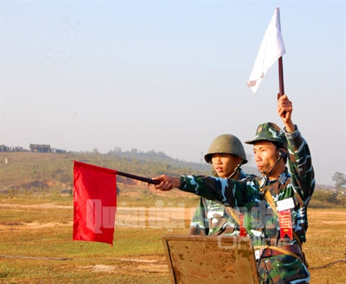 Đại đội trưởng Đại đội pháo 57mm Trung đoàn 228, Sư đoàn 365 hạ lệnh chiến đấu, tiêu diệt mục tiêu