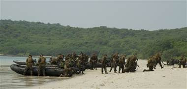 Thủy quân lục chiến Mỹ đổ bộ bãi biển Hat Yao