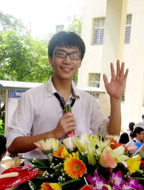 Nguyễn Thanh Tùng đỗ thủ khoa kỳ thi tuyển sinh vào ĐH Dược với số điểm 29,5 (đã làm tròn).. Nguyễn Thanh Tùng đỗ thủ khoa kỳ thi tuyển sinh vào ĐH Dược với số điểm 29,5 (đã làm tròn).