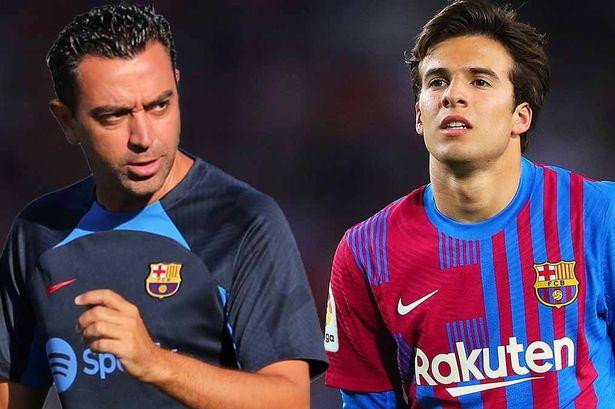 Puig chỉ trích cách đối xử của Xavi và Barcelona