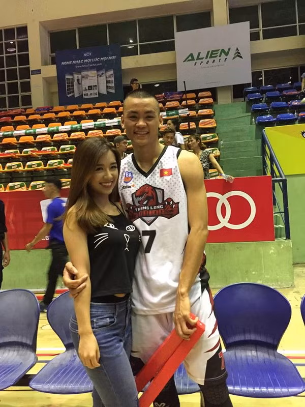 Khi tuyển thủ đẹp trai kết duyên cùng nàng Cheerleader xinh đẹp ảnh 5