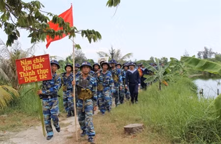 Đội hình hành quân ra thao trường