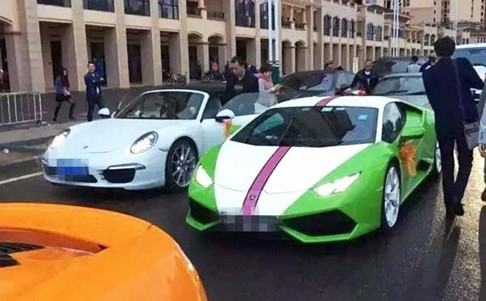 Lóa mắt với cô dâu đeo vàng trĩu cổ trong lễ cưới ảnh 3