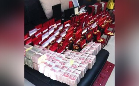 Lóa mắt với cô dâu đeo vàng trĩu cổ trong lễ cưới ảnh 5