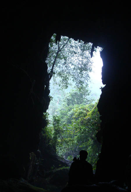 Cửa hang Khóc nhìn từ bên trong 