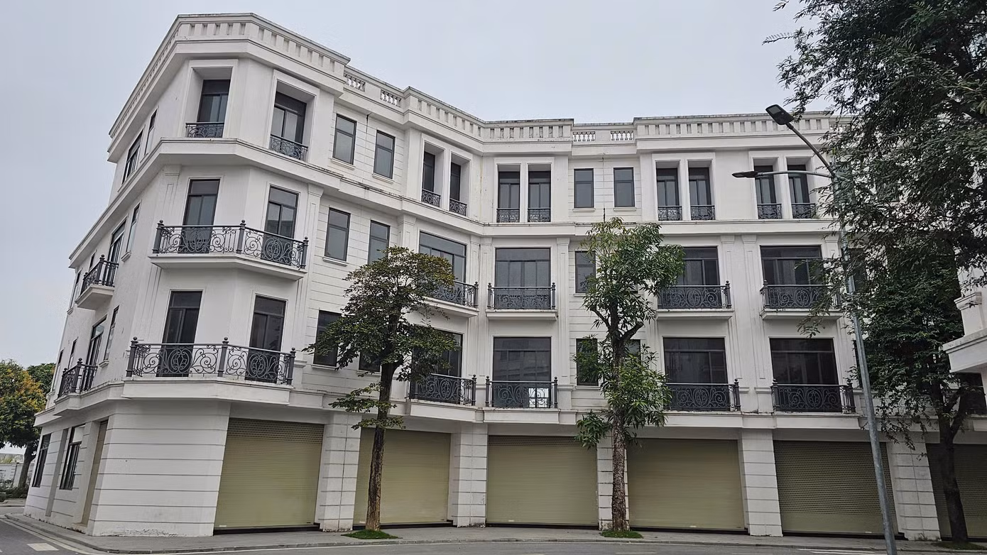 Dự án đã hoàn thiện khu shophouse từ năm 2022 với đồng bộ hạ tầng kỹ thuật, cây xanh, đường nội khu.