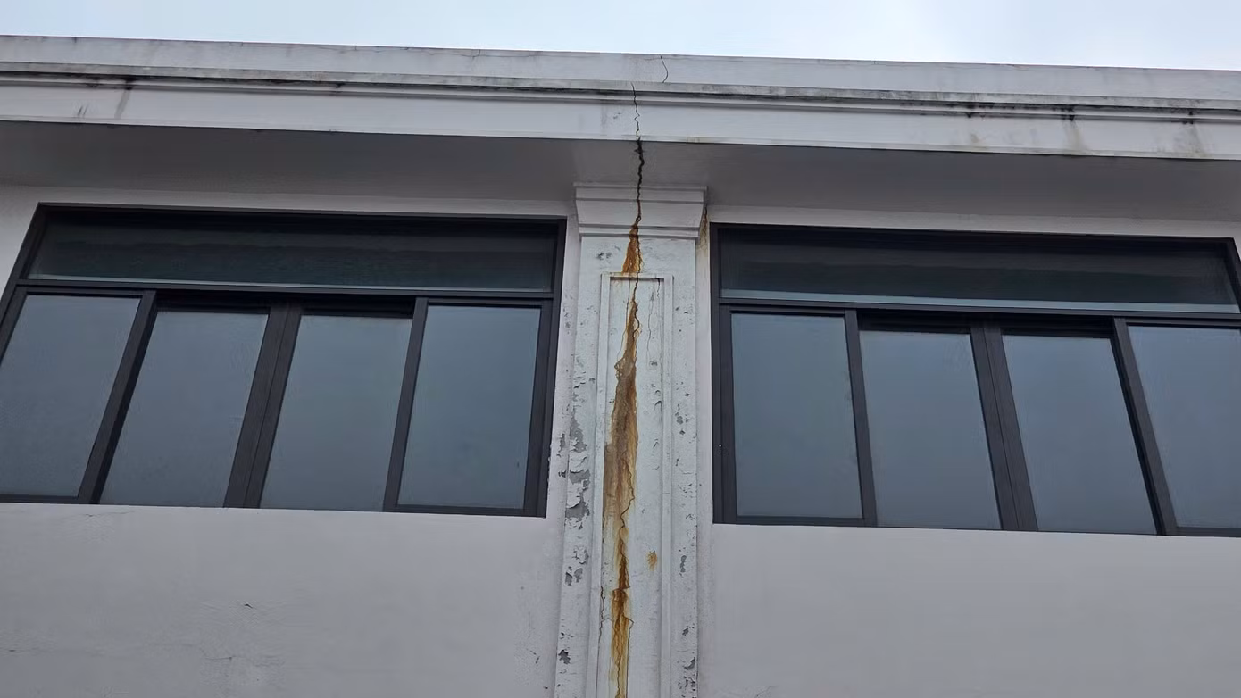 Do bỏ không nhiều năm, các căn shophouse HJC Liêm Tuyền có dấu hiệu xuống cấp.