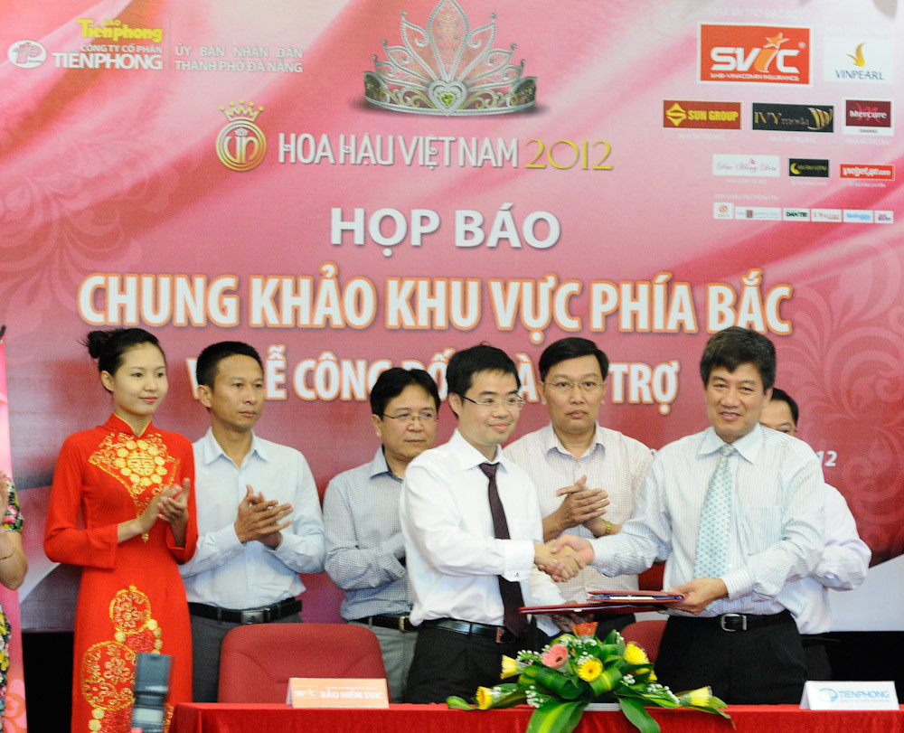 Lễ ký kết giữa BTC cuộc thi với nhà tài trợ đặc biệt - Tổng công ty Cổ phần Bảo hiểm SHB - Vinacomin (SVIC). Ảnh: N.C.K Lễ ký kết giữa Ông Trần Đô Thành