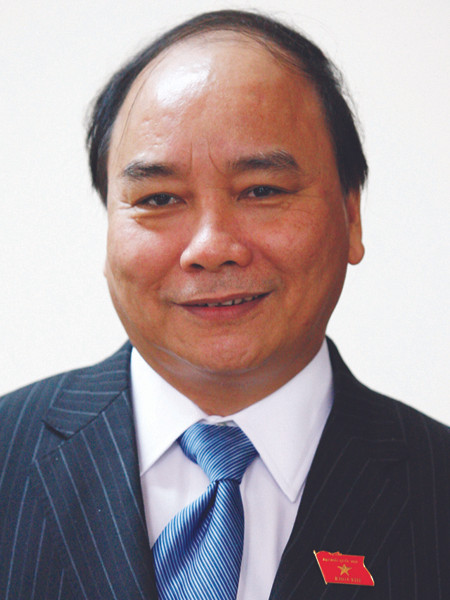 Phó Thủ tướng Nguyễn Xuân Phúc (57 tuổi), quê Quảng Nam, Cử nhân (ngành kinh tế), Ủy viên Bộ Chính trị. Phó Thủ tướng Nguyễn Xuân Phúc (57 tuổi), quê Quảng Nam, Cử nhân (ngành kinh tế), Ủy viên Bộ Chính trị