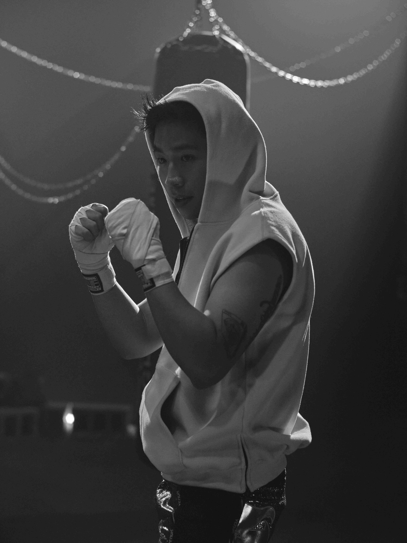 24k.Right xuất hiện với tạo hình mạnh mẽ trong MV Vẫn. 24k.Right xuất hiện với tạo hình mạnh mẽ trong MV Vẫn.