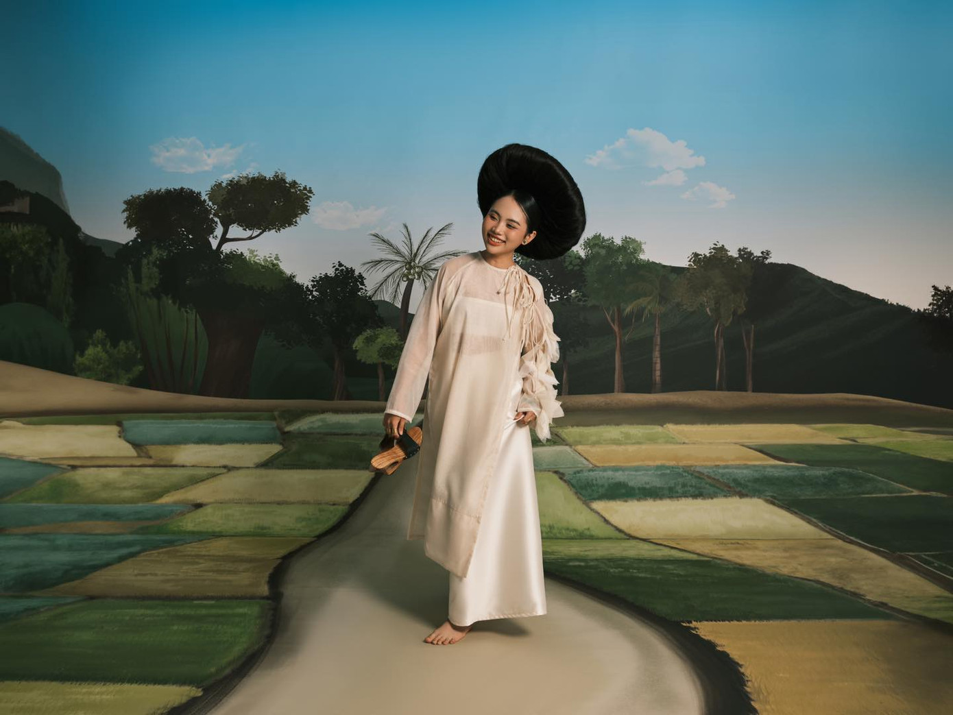 Phương Mỹ Chi ra mắt album Vũ Trụ Cò Bay đánh dấu kỉ niệm 10 năm hoạt động nghệ thuật. Phương Mỹ Chi ra mắt album Vũ Trụ Cò Bay đánh dấu kỉ niệm 10 năm hoạt động nghệ thuật.