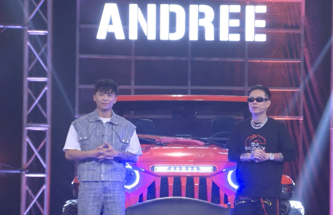 Andree và Wokeup là “cặp bài trùng”, quen biết nhau từ năm 2020 thông qua Wrxdie. Andree và Wokeup là “cặp bài trùng”, quen biết nhau từ năm 2020 thông qua Wrxdie.