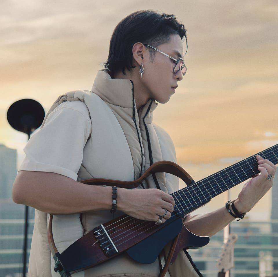 Nổi tiếng trong âm nhạc nhưng 2pillz lại khá kín tiếng trong chuyện đời tư. Nổi tiếng trong âm nhạc nhưng 2pillz lại khá kín tiếng trong chuyện đời tư.