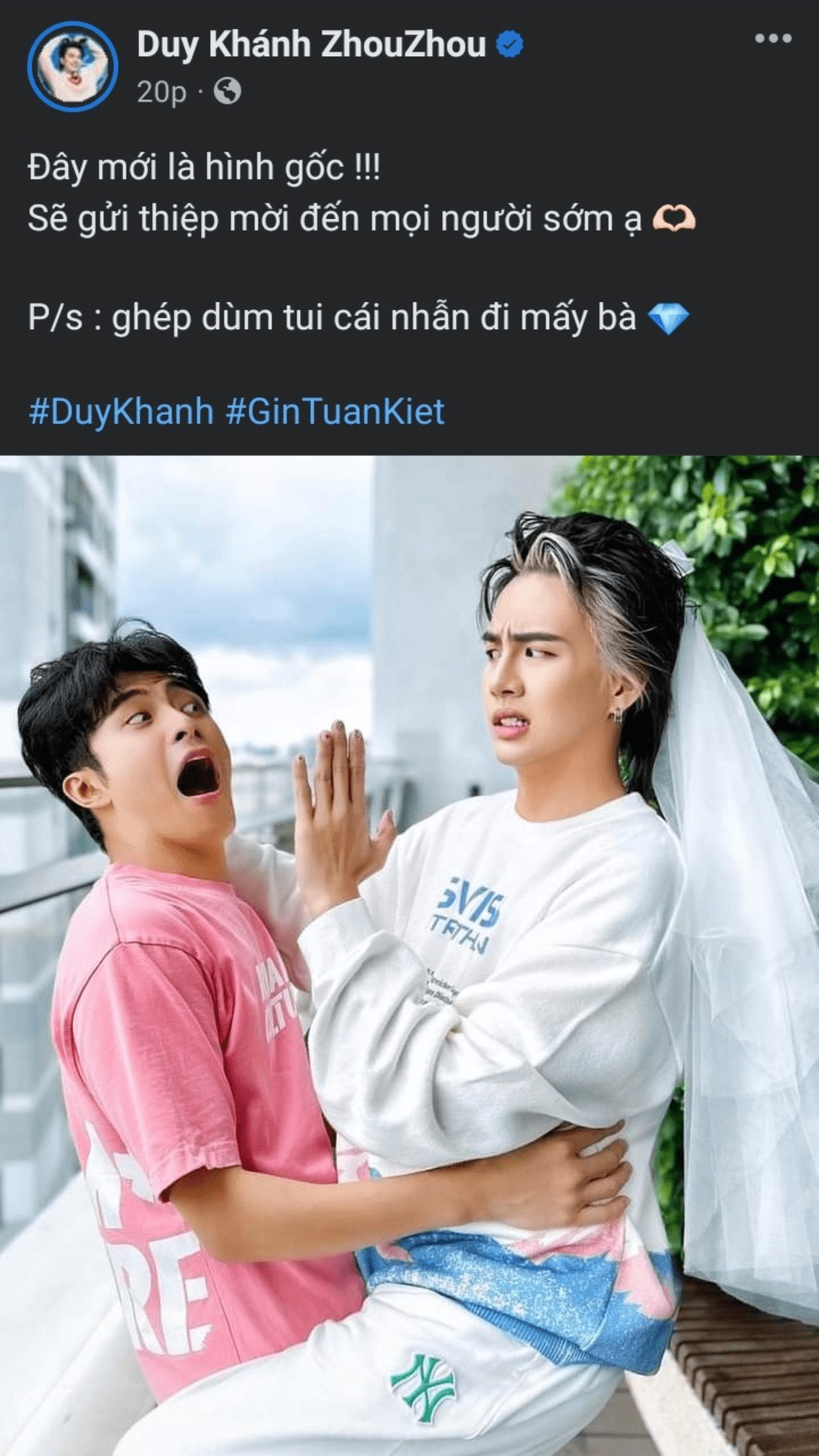 Câu chuyện “Đây mới là hình gốc” vẫn chưa dừng lại, Duy Khánh nối bước Huỳnh Lập “tranh giành” Gin Tuấn Kiệt và nhờ fan ghép thêm nhẫn giúp mình. Câu chuyện “Đây mới là hình gốc” vẫn chưa dừng lại, Duy Khánh nối bước Huỳnh Lập “tranh giành” Gin Tuấn Kiệt và nhờ fan ghép thêm nhẫn giúp mình.