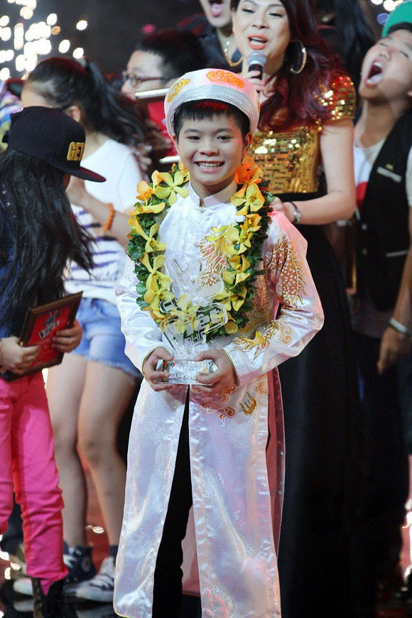 Quang Anh có thể “cân” mọi thể loại từ Rock đến dân gian đương đại. Quang Anh có thể “cân” mọi thể loại từ Rock đến dân gian đương đại.