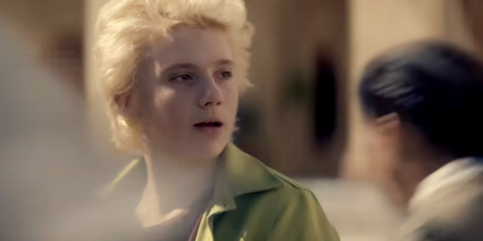 Smoker xuất hiện lần đầu trong cảnh hành quyết Gold Roger.